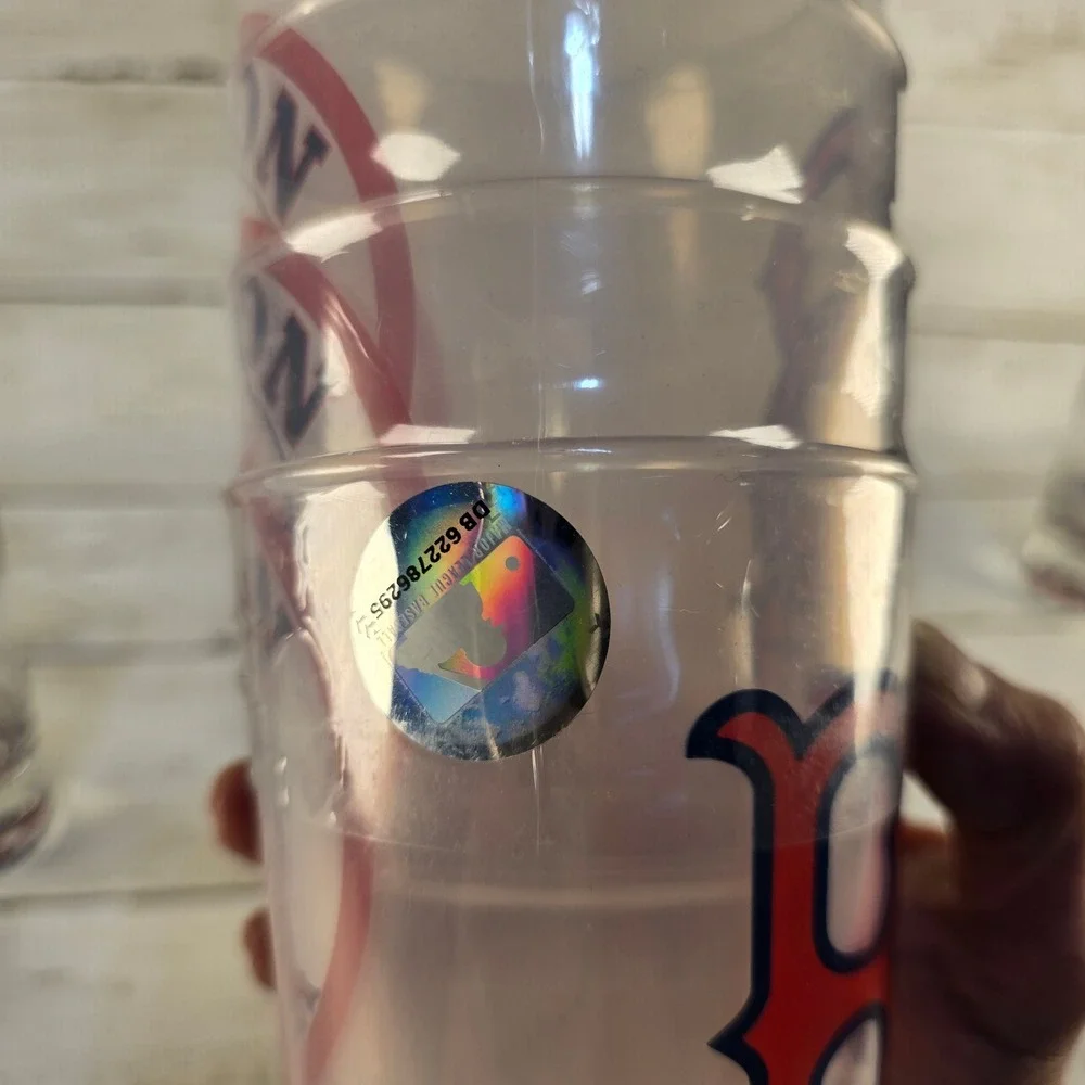 NWT Boston Red Sox MLB Gift Set 4 Shot Glasses and 4 Stadium Plastic‎ Authentic